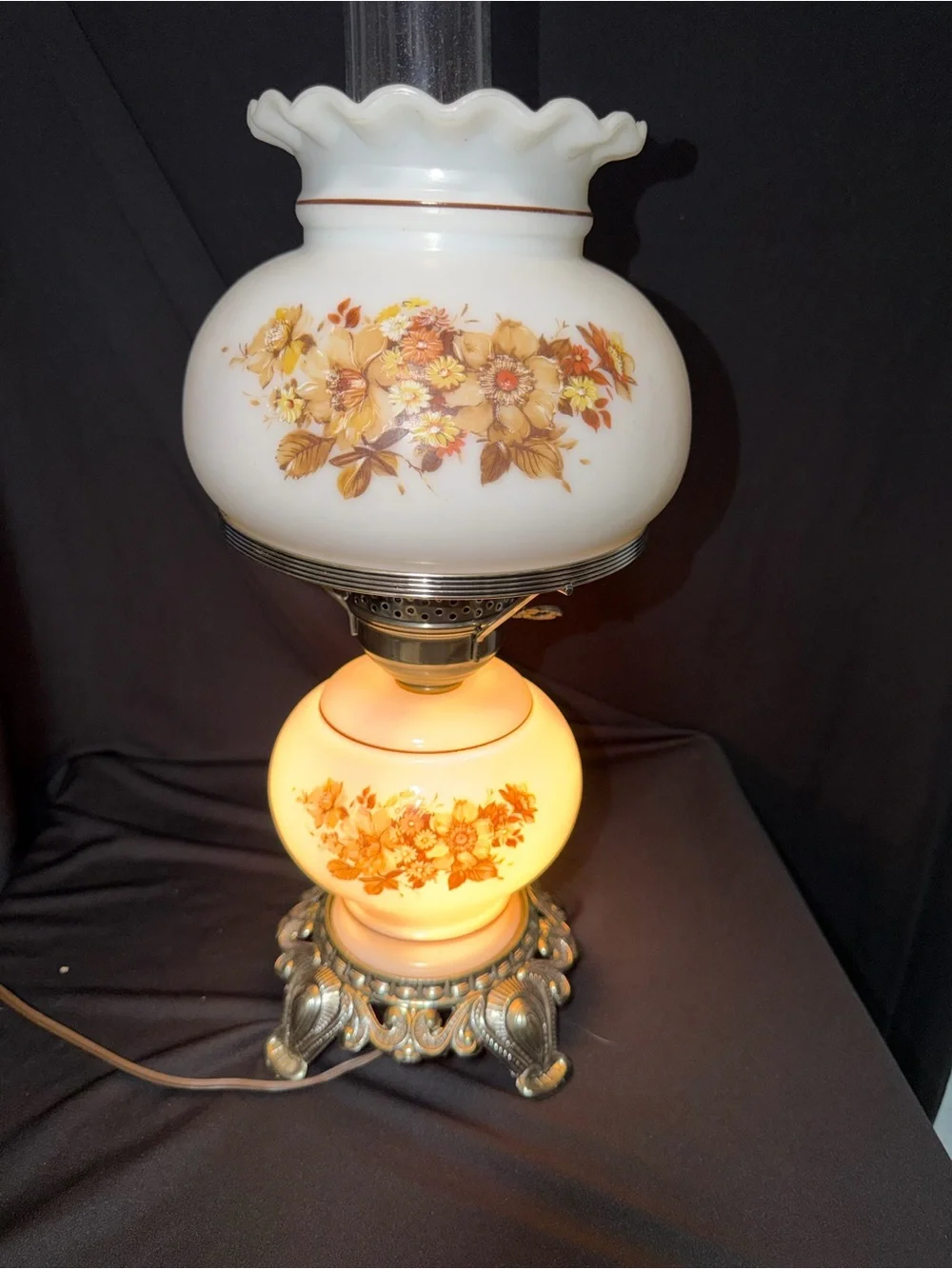 Vintage Floral Milk Glass Table Lamp in White with Amber Flowers